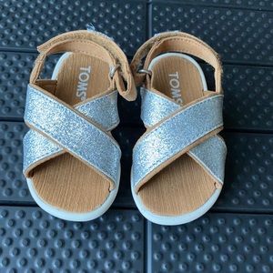 Tom’s toddler size 4 silver glitter sandals